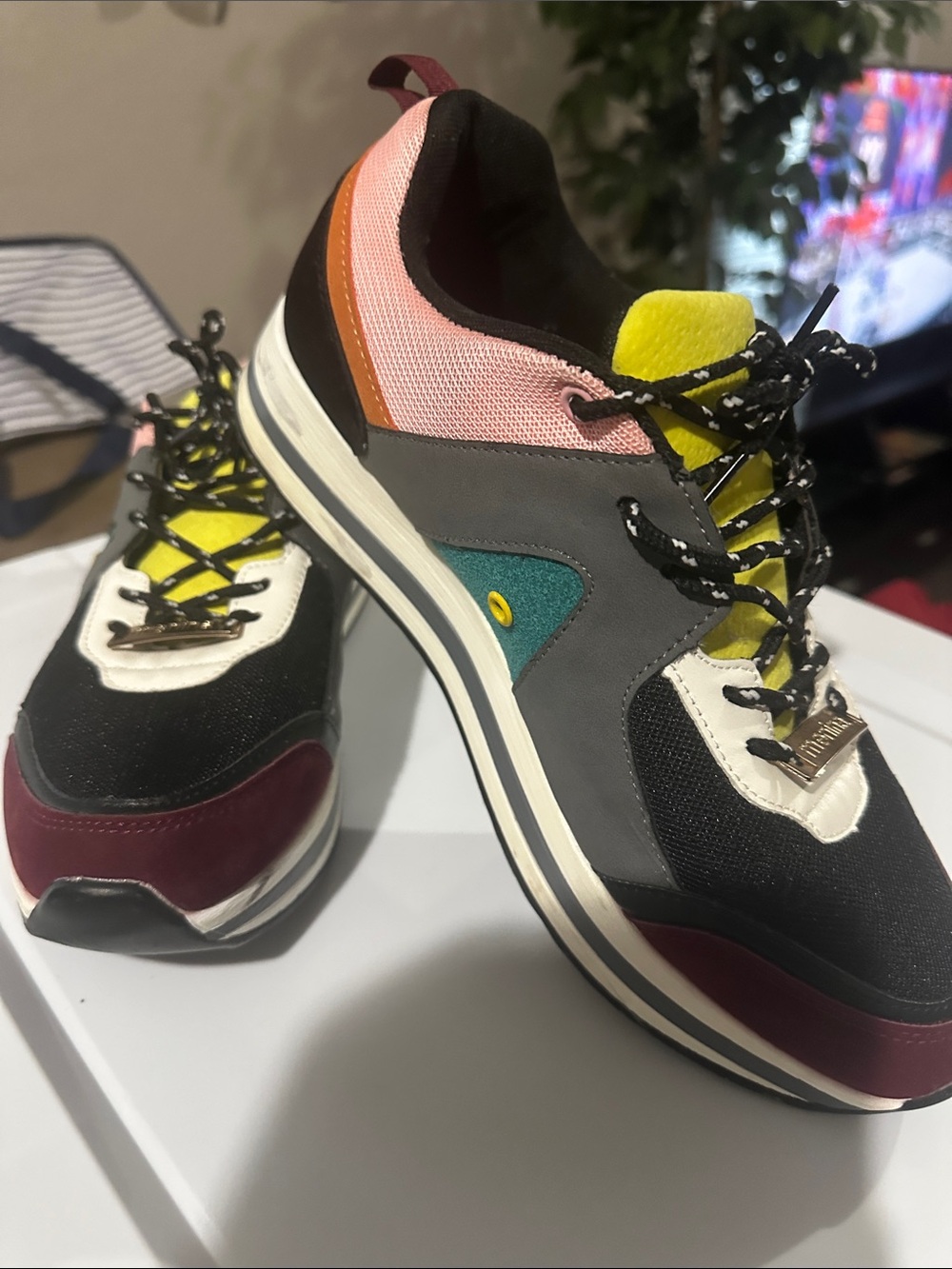 Shoes - Picture 2 of 6
